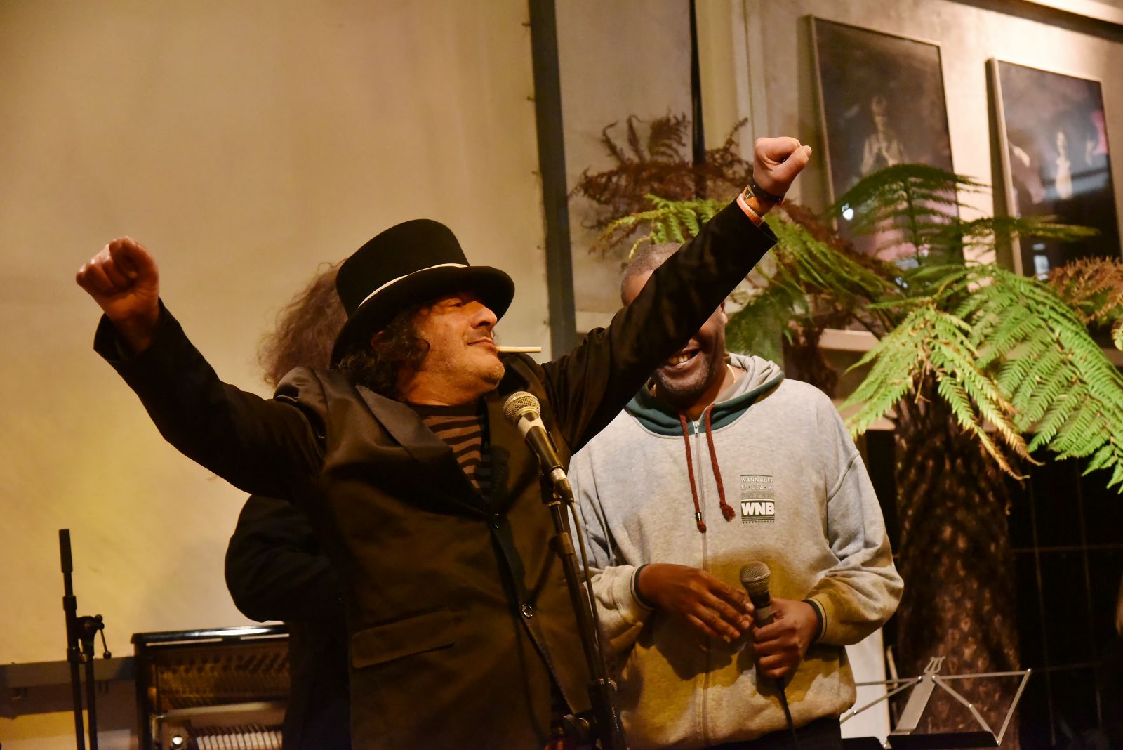 Rai müziğinin ünlü ismi Rachid Taha hayatını kaybetti Rai müziğinin ünlü ismi Rachid Taha hayatını kaybetti